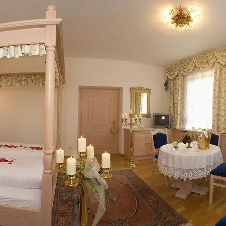 Gartenhotel Maria Theresia Hall in Tirol Exterior photo