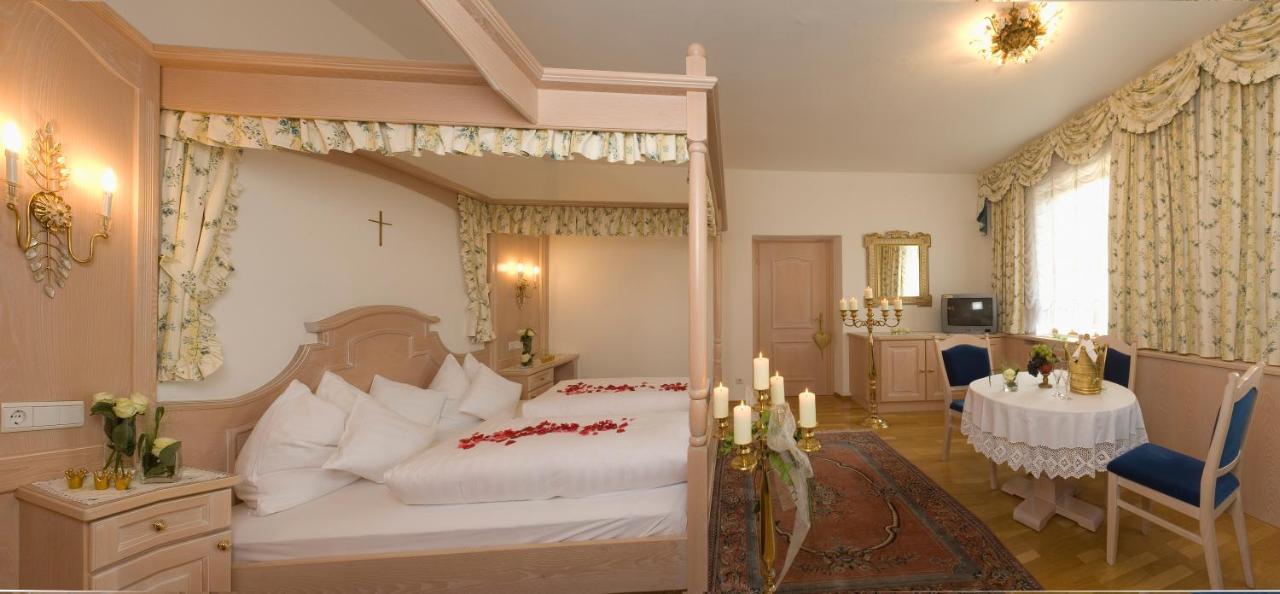 Gartenhotel Maria Theresia Hotel 4*