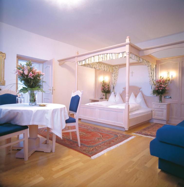 Gartenhotel Maria Theresia Hotel 4*